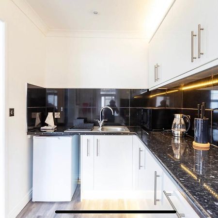 Ammonite Luxury Beachfront Apartment Lyme Regis Exterior foto