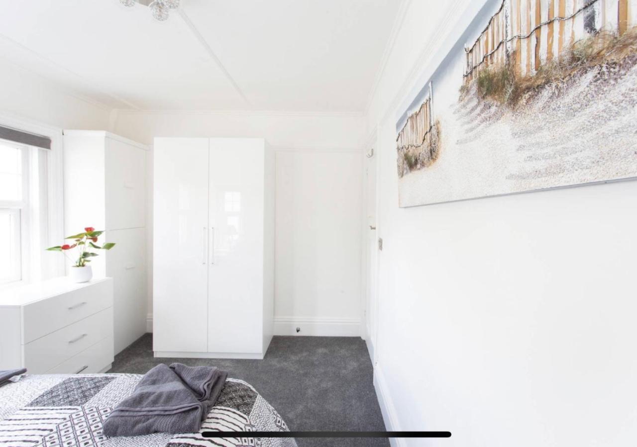 Ammonite Luxury Beachfront Apartment Lyme Regis Exterior foto