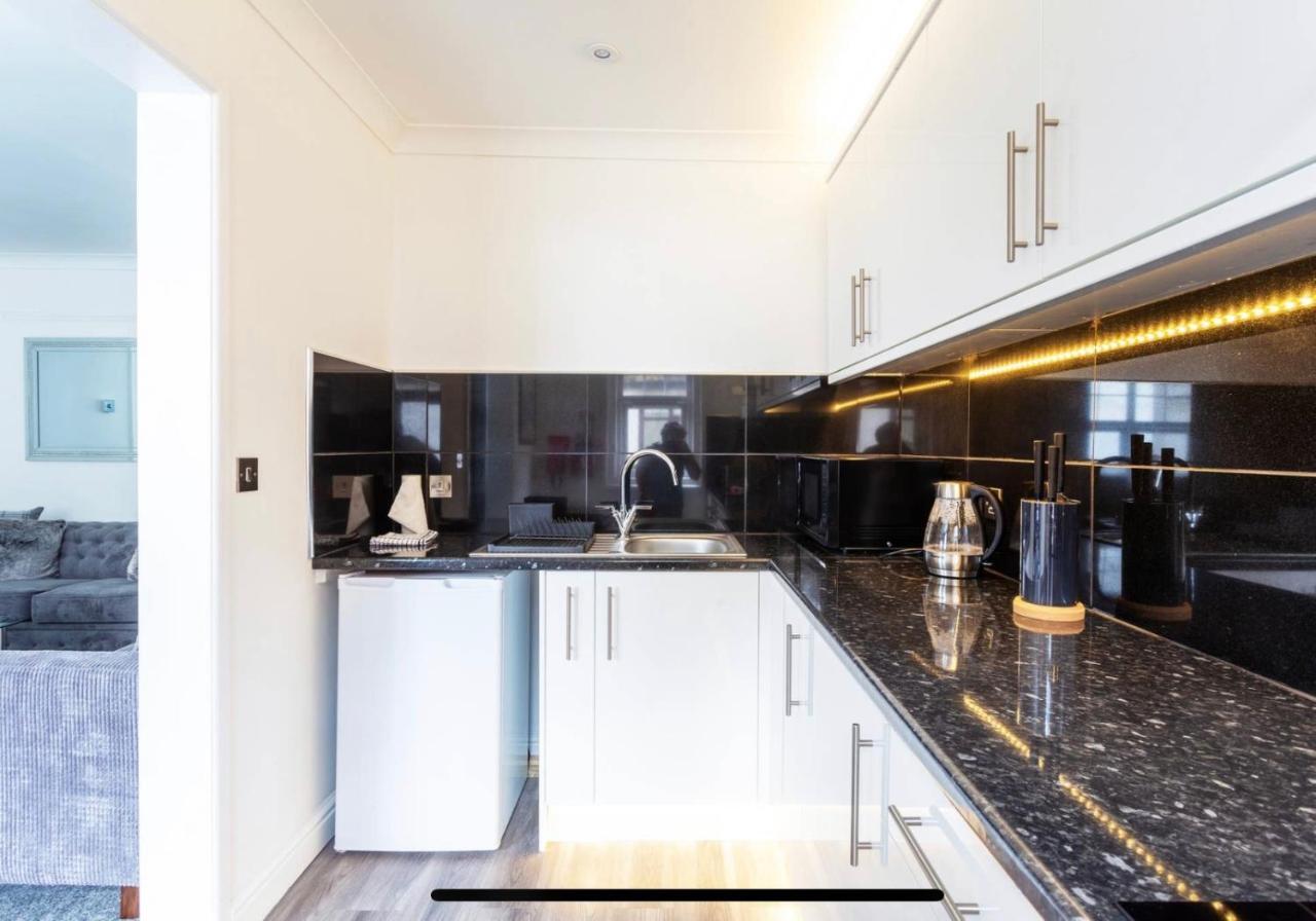 Ammonite Luxury Beachfront Apartment Lyme Regis Exterior foto